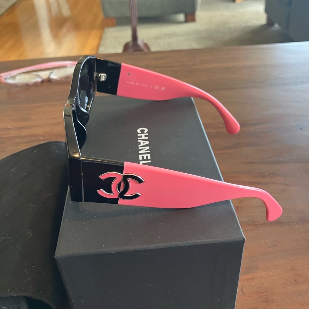 CHANEL Black Sunglasses with Pink comes with box, paperwork, and sunglass case ! - Picture 2 of 6
